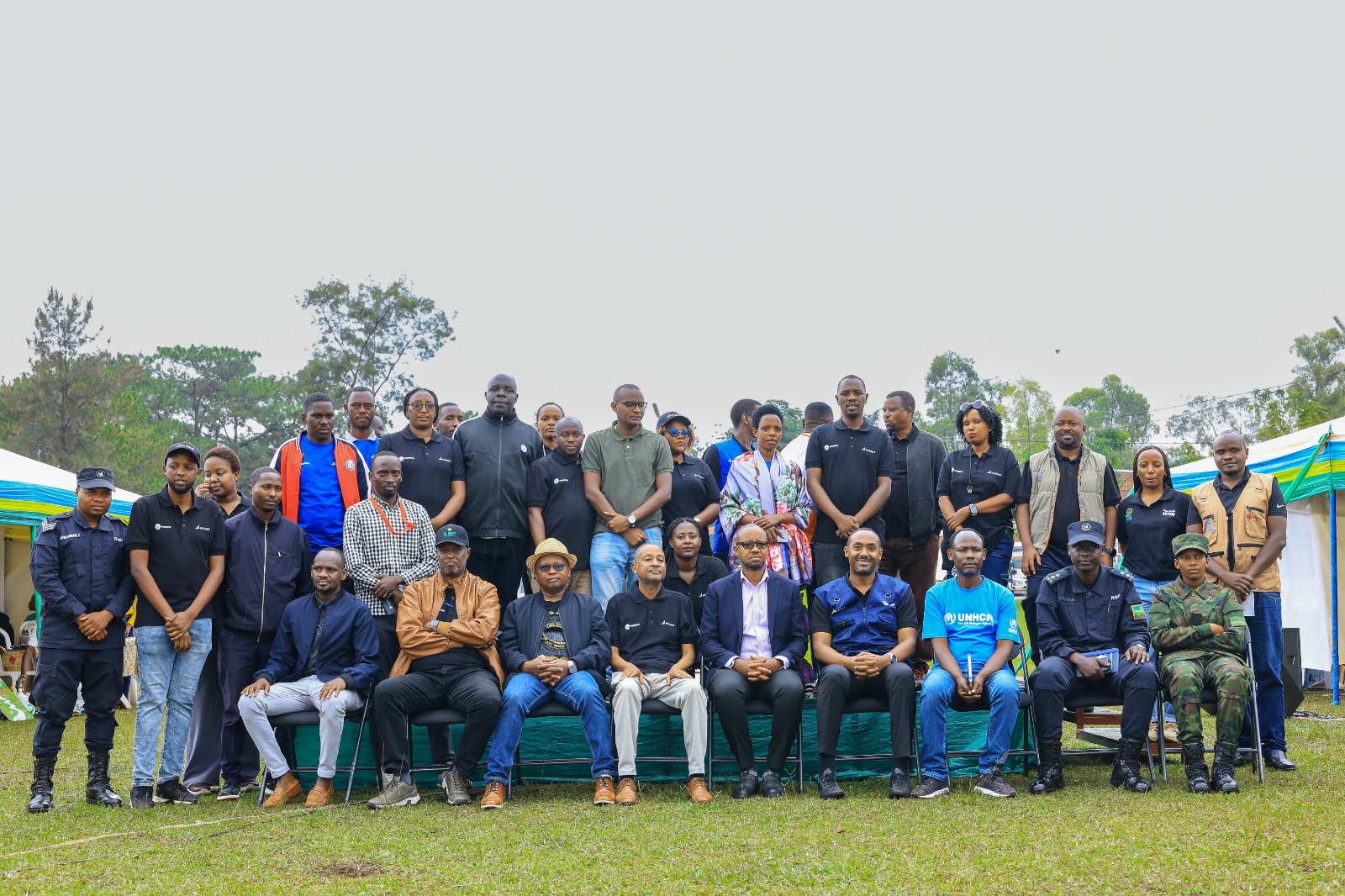 Des participants à un salon de l’emploi à Kirehe